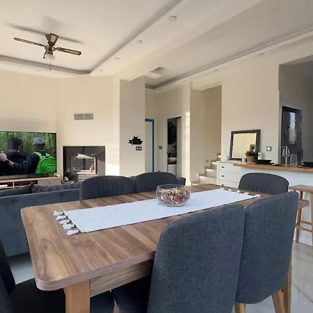 5 Km To Alacati, Luxury With Garden And Pool Βίλα