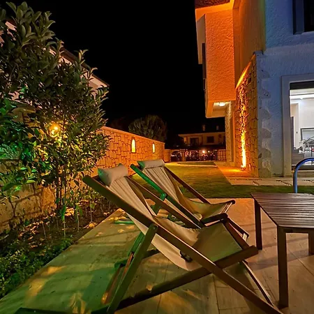 5 Km To Alacati, Luxury With Garden And Pool Βίλα