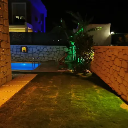 Βίλα 5 Km To Alacati, Luxury With Garden And Pool *