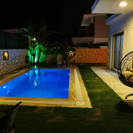 Βίλα 5 Km To Alacati, Luxury With Garden And Pool Çeşme