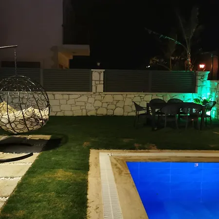 فيلة 5 Km To Alacati, Luxury With Garden And Pool