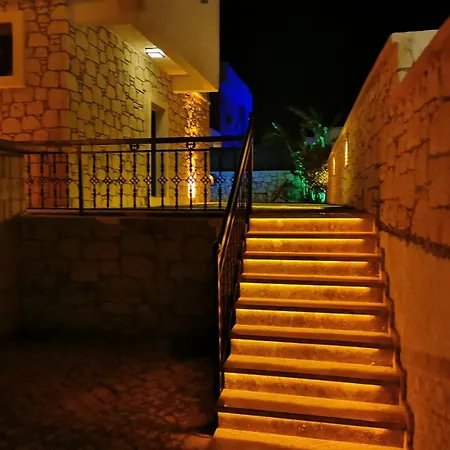 فيلة 5 Km To Alacati, Luxury With Garden And Pool